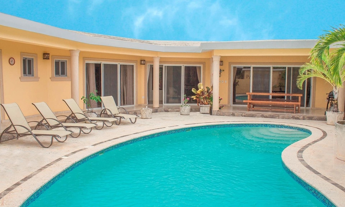 La Mulata Villa | 3BD 3BTH guest-friendly villa with pool in gated residence. Free shuttle bus!
