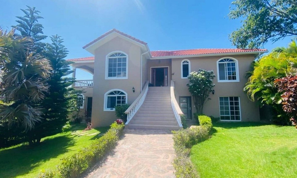Urbanizacion Tavarez Villa | 4BD/4BTH guest-friendly villa with private pool, near everything in Sosua