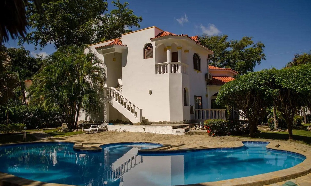 Cabarete Villa | 4BD villa with private pool near sandy beach