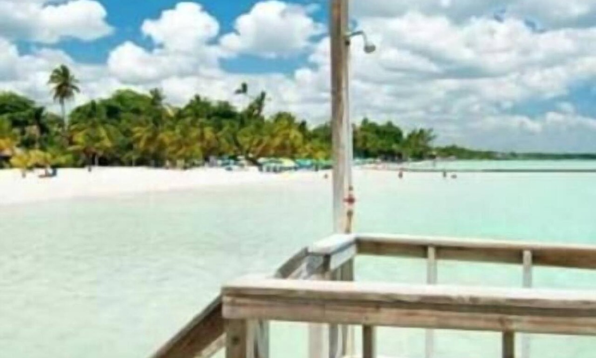 Los Frailes Apartment | AC | Wi-Fi | Special Offer | Coffee | Beachfront Vacation