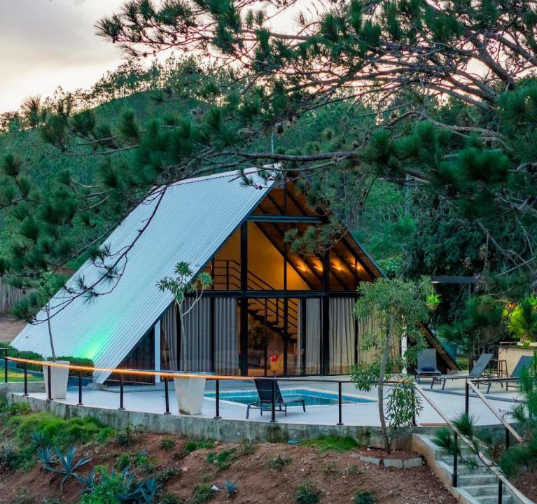 San Jose de las Matas Ski Chalet | Alpine River Cabin with direct access to the river