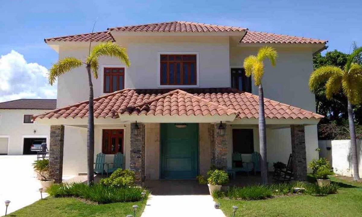 Sosua Villa | Beach Villa steps from water, 6 bedrooms, Pool, Jacuzzi, BBQ, Snooker