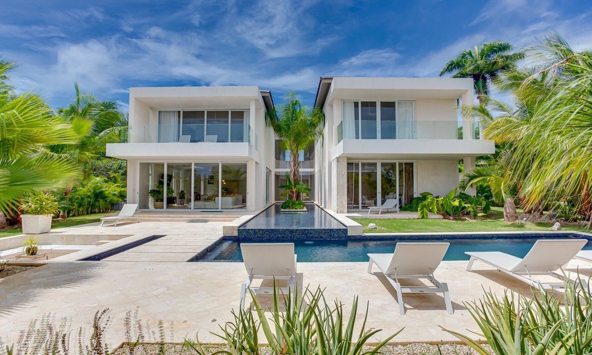 Punta Cana Villa | Brand-new Fully Staffed Lakeview Estate in charming Punta Cana