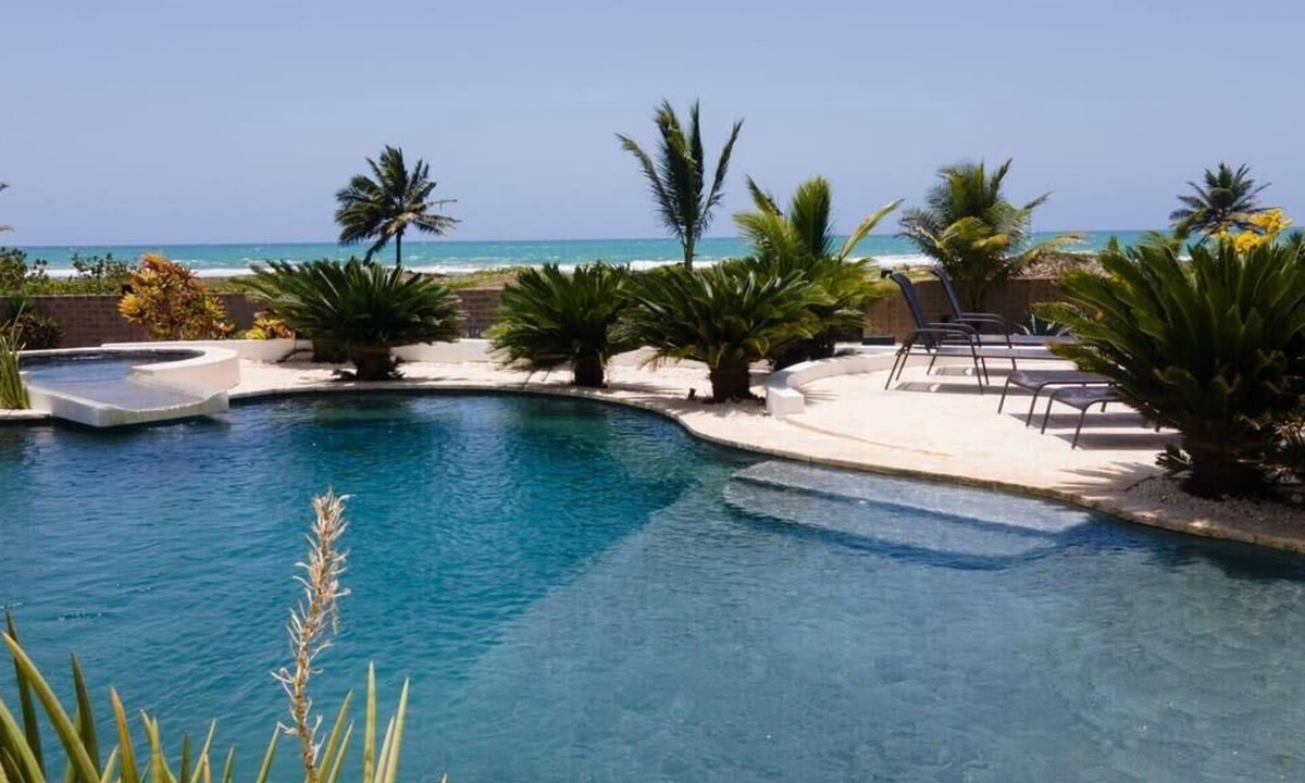 Los Brazos Villa | Breathtaking Private 5 BR Oceanfront Oasis