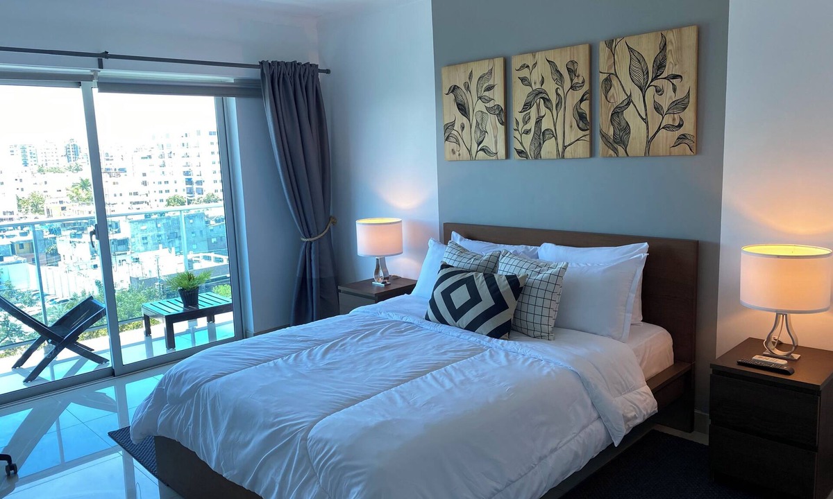 Bella Vista Condo | Casa HJP Condo Rooftop Pool. Gym. Discounted rate