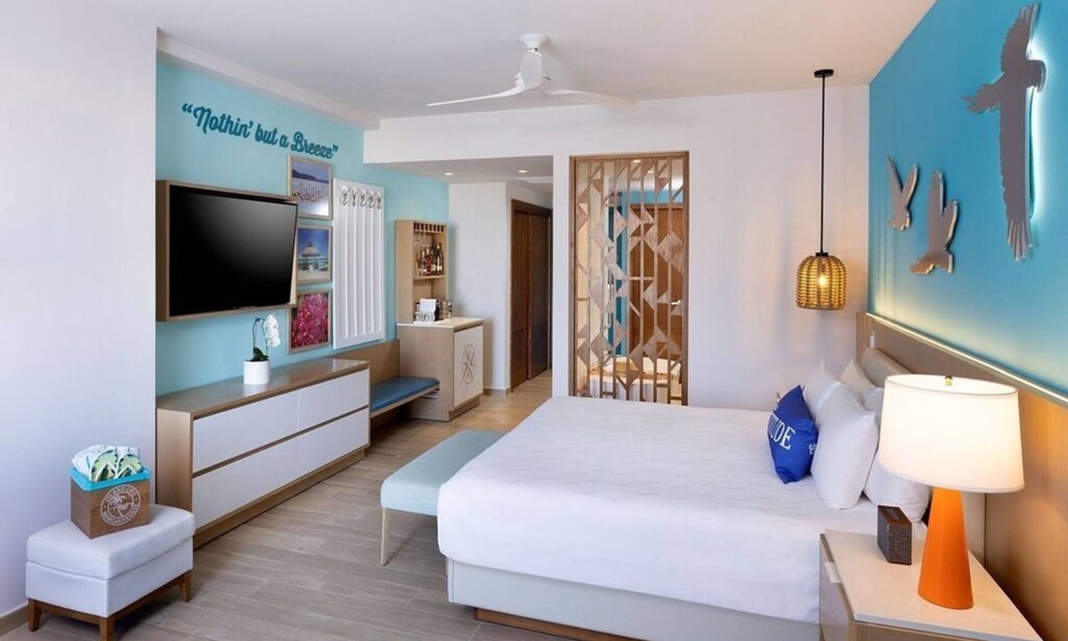 Punta Cana Hotel | Elegant Art Suite: Freestanding Tub, Rainforest Showers, and Premium Benefits