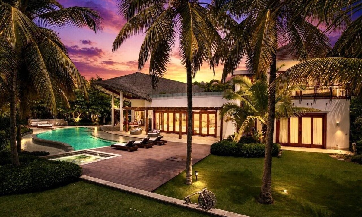 Punta Cana Villa | Golf Founders 28 with 8 bedrooms and full staff