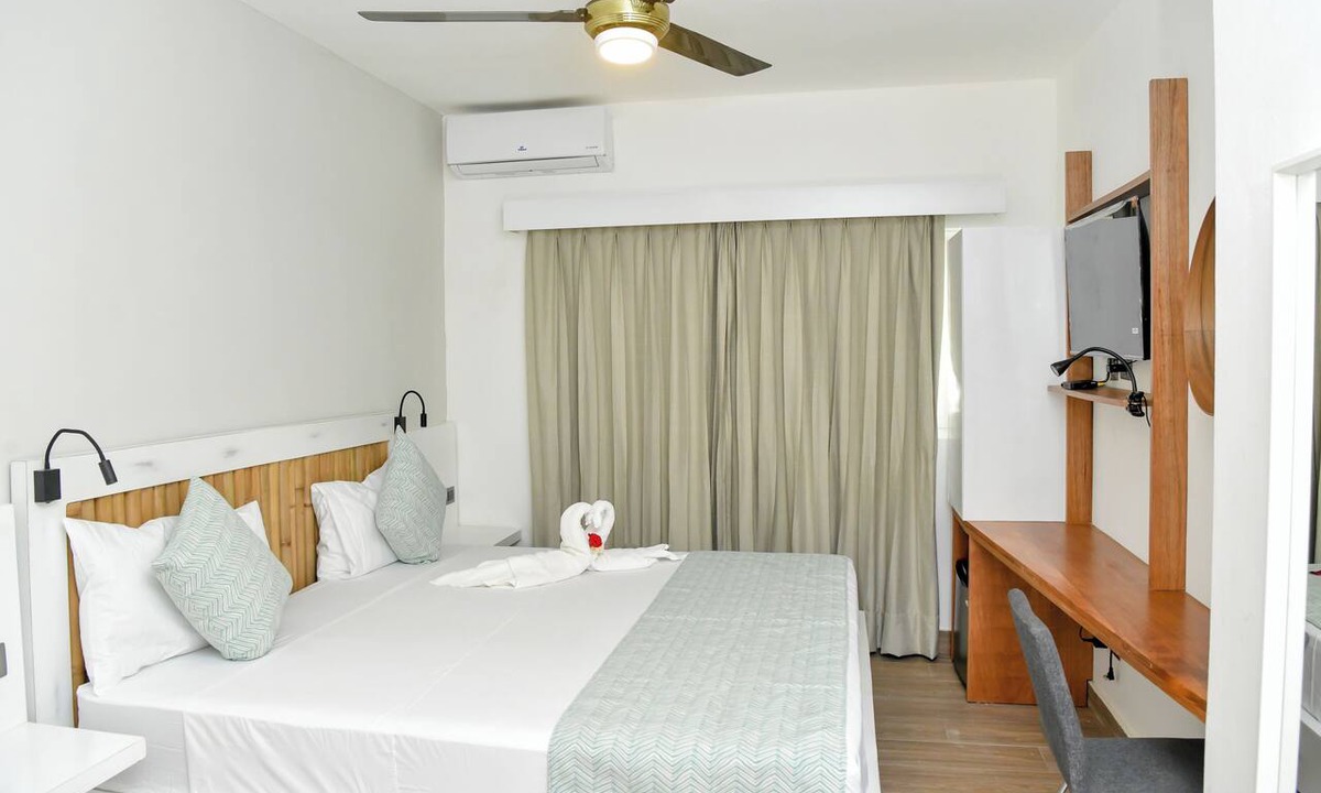 Zona Colonial Hotel | Honky Tonk Colonial