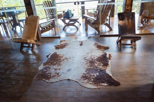 Jarabacoa House | Luxurious Cabin Retreat in Las JARABACOA with Private Pool, EL RELOJ SE DETUVO