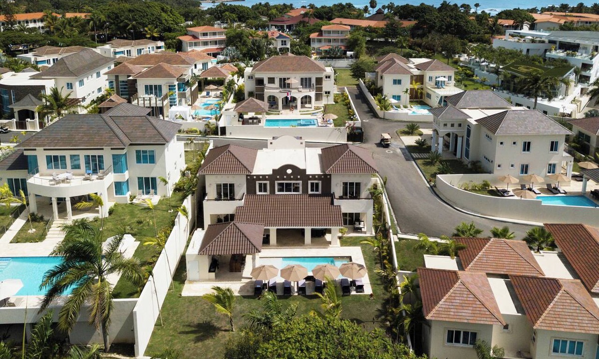 Puerto Plata Resort | Luxurious Villas featuring The Crown Villas, The Royal Villas, and Villa Park.
