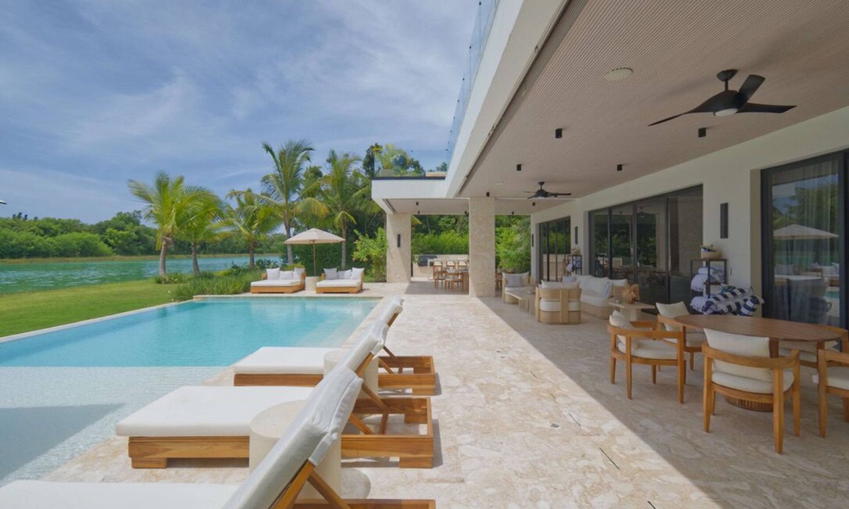 Punta Cana Villa | Modern lake villa with chef & service staff in beach resort