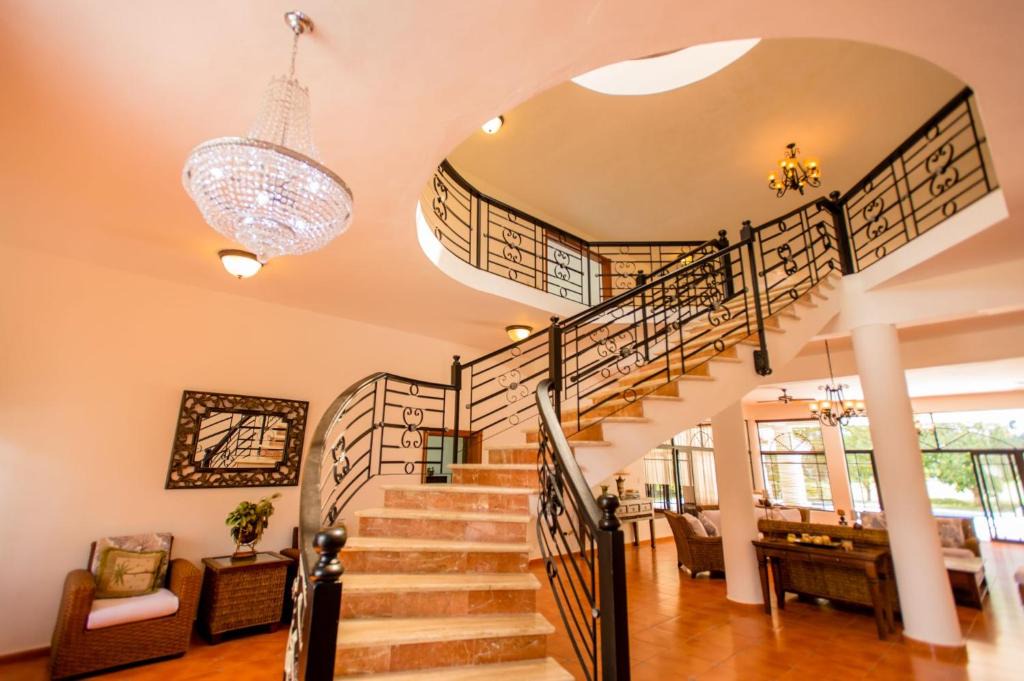 Juan Dolio Villa | PALATIAL METRO COUNTRY CLUB VILLA