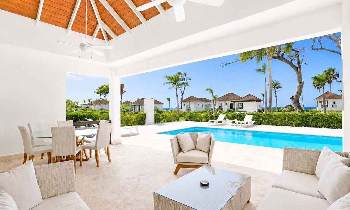 Playa Chiquita Villa | Private Pool Villa | Large Yard & Sleeps up to 9