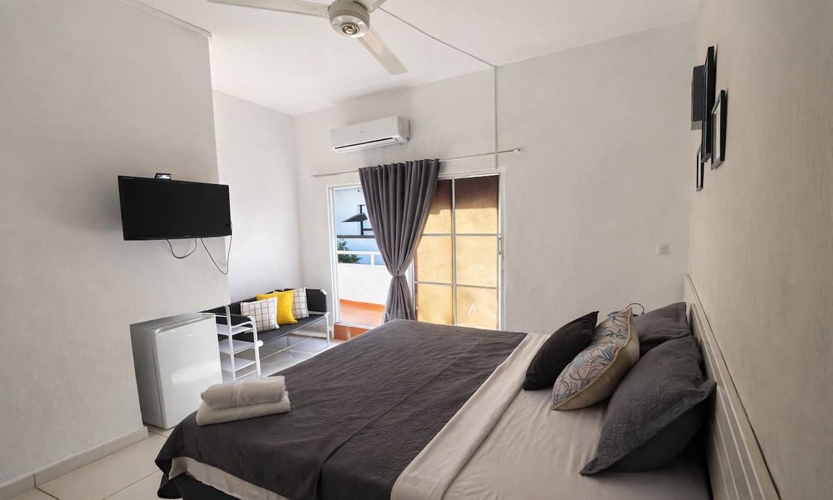 Zona Colonial House | Room-balcony Street View Bedroom Zona Co