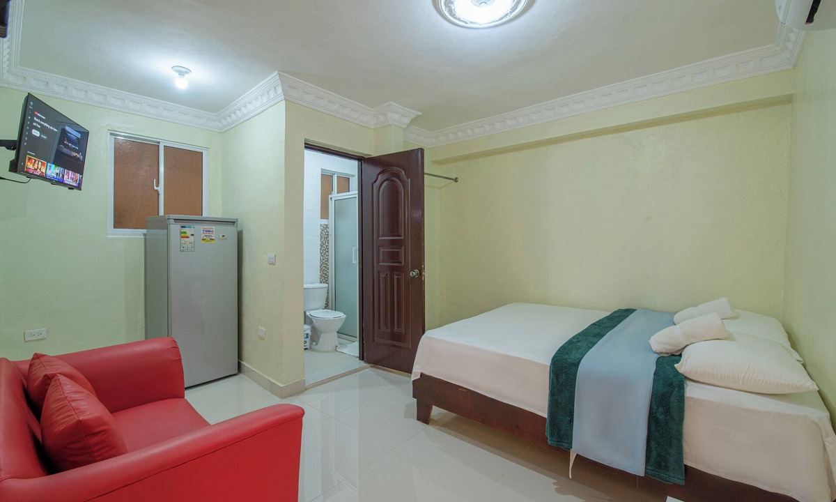 Corales del Sur House | Single Room with Queen Bed Near SDQ Airport Fast Wi-Fi