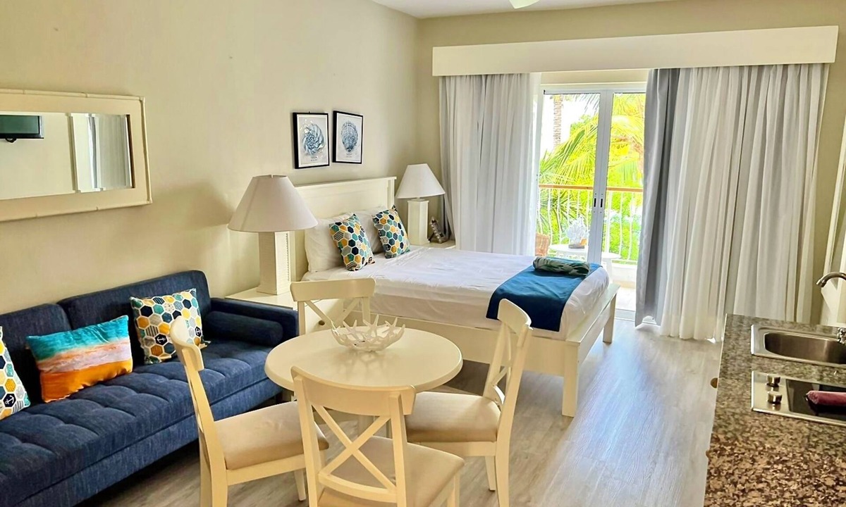 Bayahibe Hotel | Suite with Pool & Waterpark View – Private Beach Access