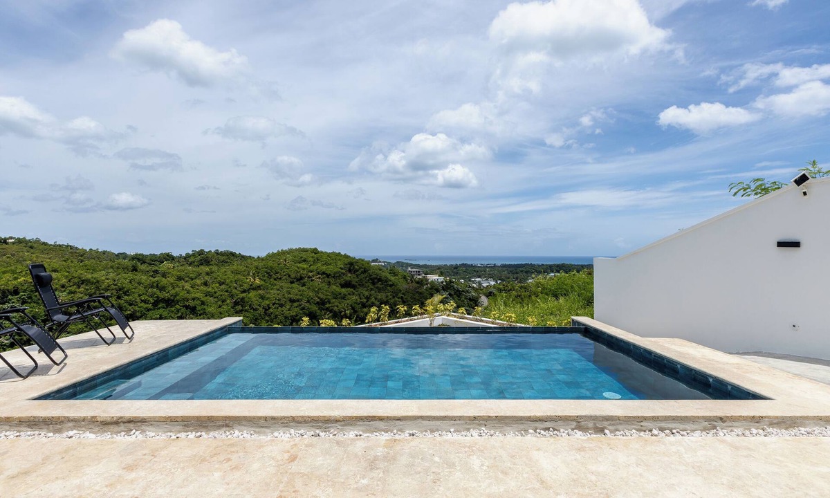 El Callejon House | Wake Up Above the Clouds with Ocean & Mountain Views.