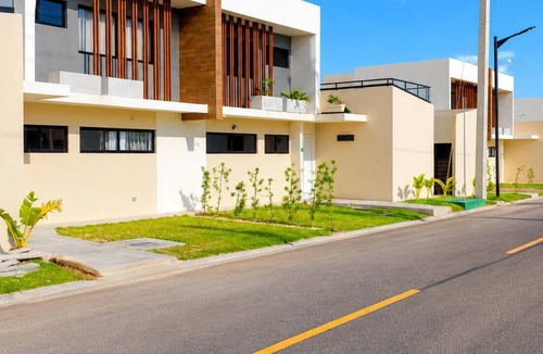 Punta Cana Village House | 3-Bedroom Villa Near the Beaches/Pool/Gym/Near Downtown Punta Cana