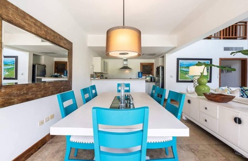 Sanchez Villa | 3-BR villa with pool and views in Puerto Bahia