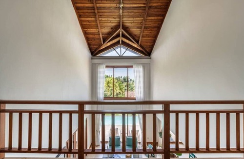Sanchez Villa | 3-BR villa with pool and views in Puerto Bahia