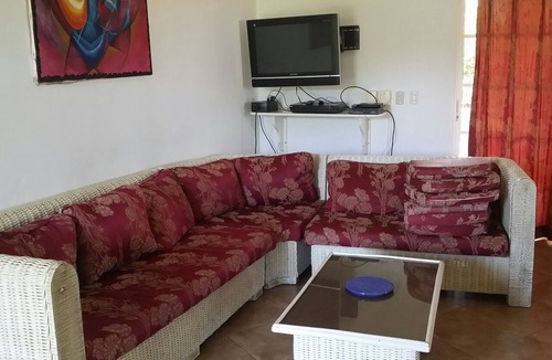 Urbanizacion Tavarez Villa | 4-BDR inexpensive guest-friendly villa with pool in central Sosua, ideal for men