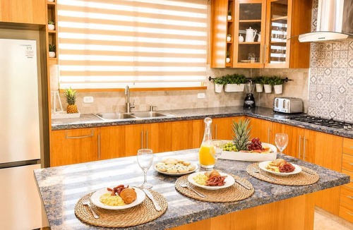 Playa Chiquita Villa | 4 Suites | Huge Yard, Jacuzzi & Sleeps up to 13