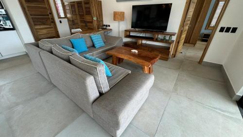 La Iglesia Villa | 5 Bedroom Villa With BBQ & Washer