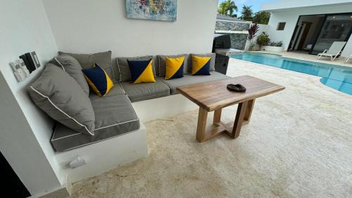 La Iglesia Villa | 5 Bedroom Villa With BBQ & Washer