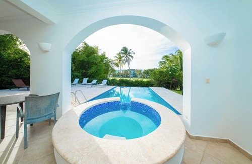 Bavaro Villa | 5BR Golf-Front Villa with Private Pool & Jacuzzi
