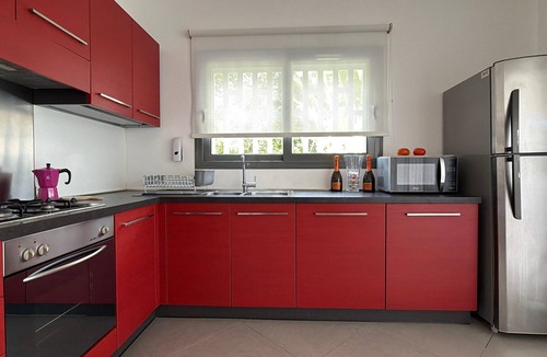 La Iglesia Apartment | Aligio - A Quiet Retreat in Paradise - 2 BR, 2 pools, WiFi, AC, Private Hot Tub