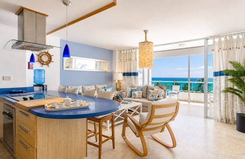 Villas Del Mar Apartment | Beachfront 7th Floor | King Bed | Ocean View Balcony