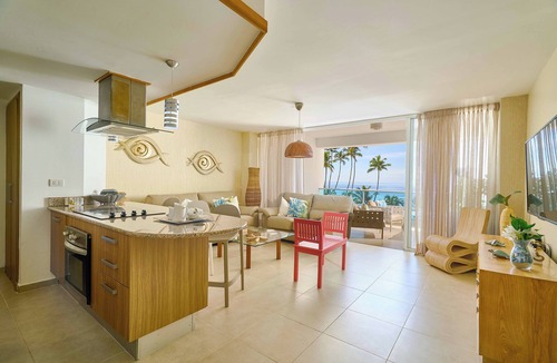 Villas Del Mar Apartment | Beachfront View| Full Kitchen| Gym| Fast Wifi