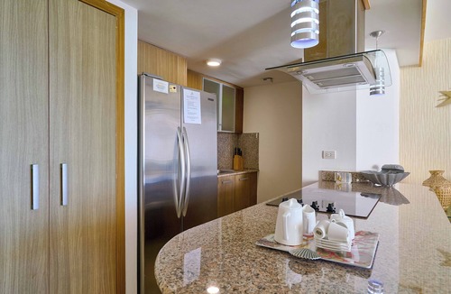 Villas Del Mar Apartment | Beachfront View| Full Kitchen| Gym| Fast Wifi