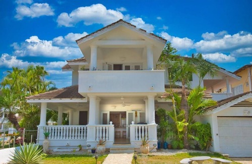 La Iglesia Villa | Beachfront Villa | Experience the Caribbean