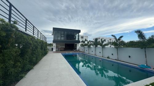 Punal Apartment | Beautiful Suite with BBQ Grill, Pool & Gym
