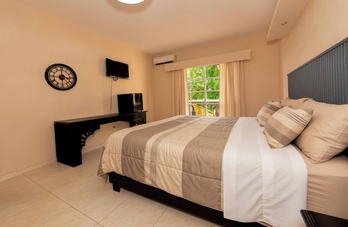 Boca de Yuma Hotel | Boca de Yuma Hotel on the Malecon with excellent ocean view