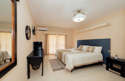 Boca de Yuma Hotel | Boca de Yuma Hotel on the Malecon with excellent ocean view