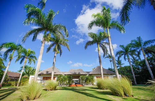 Los Naranjos Villa | Casa Luna Llena – Luxury Private Villa, Near the Beach, Pool, Golf Carts, Staff