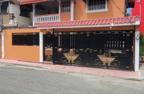Santo Domingo Este House | Charming 4-bedroom house with AC and WiFi in Santo Domingo Este