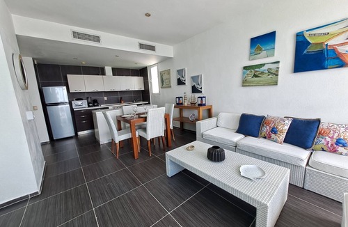 Samana Apartment | Chic 1-bedroom apartment with fitness room, WiFi in brilliant Los Naranjos