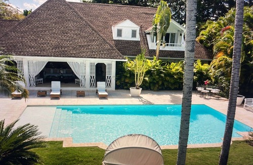 Los Lagos Villa | Cozy Tropical Villa, Just 5 Minutes Walk From the Beach!