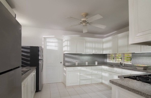 Los Lagos Villa | Cozy Tropical Villa, Just 5 Minutes Walk From the Beach!