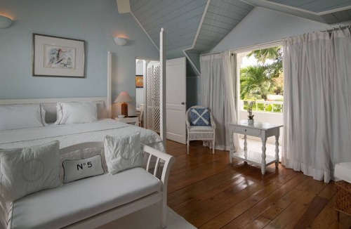 Los Lagos Villa | Cozy Tropical Villa, Just 5 Minutes Walk From the Beach!