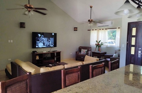 La Mulata Villa | Easy Peasy Mango Squeazy, luxury tropical villa