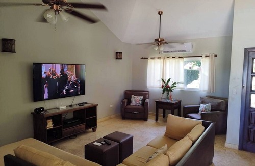 La Mulata Villa | Easy Peasy Mango Squeazy, luxury tropical villa