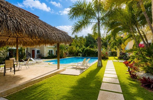 Playa Bibijagua House | Entire floor steps from the beach