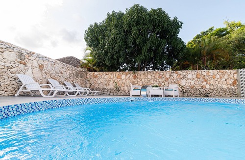 Bavaro House | Executive 4-Bedroom 14+ Private Pool Villa