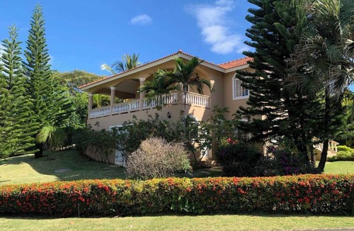 Urbanizacion Tavarez House | Fabulous family-friendly 5-bedroom villa with AC in vibrant Sosúa.