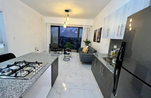 Evaristo Morales Apartment | GABBY'S HEAVENLY APARTMENT WITH JACUZZI + GYM @EVARISTO