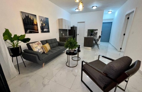 Evaristo Morales Apartment | GABBY'S HEAVENLY APARTMENT WITH JACUZZI + GYM @EVARISTO